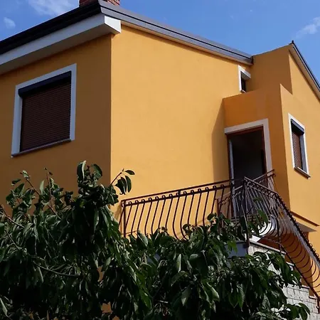 Karlo Apartment
